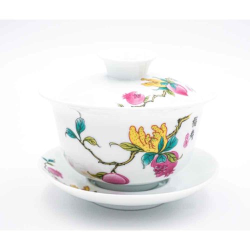 Gaiwan mit Blumenmotiv aus Porzellan