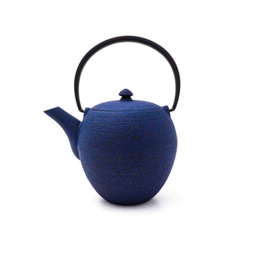 Japanische Gusseiserne Teekanne MAYU (Blau) 550 ml von Wazuqu Gießerei
